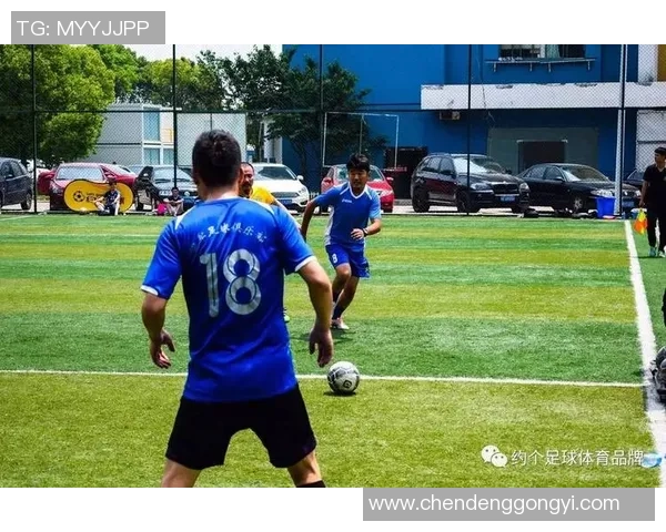 足球素描本：记录每一次进球瞬间与激情四溢的赛场回忆